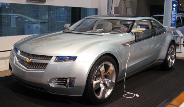 ▲ GM쉐보레의 하이브리드 전기차 '볼트' 초기 모형. 현재 국내에서 시험운행 중인 '볼트'와는 약간 다르다.