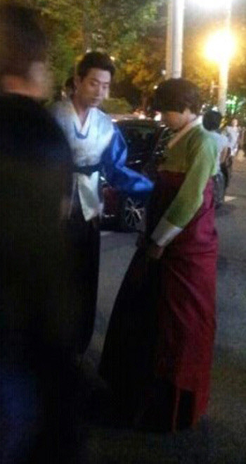 ▲ '넝쿨당'에서 인기를 모으고 있는 천방커플의 한복 사진이 인터넷을 뜨겁게 달구고 있다.  ⓒ 온라인 커뮤니티