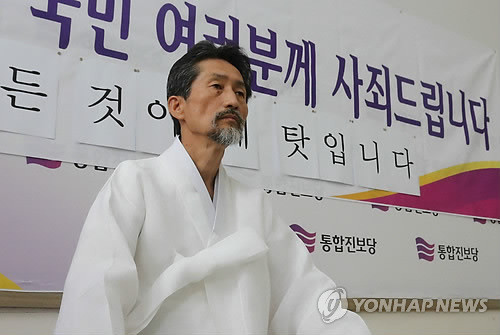 ▲ 통합진보당 강기갑 대표가 3일 오후 국회 의정지원관에서 분당 초읽기에 들어간 당 내분사태에 대해 국민과 당원에게 사죄를 하는 취지로 단식을 하고 있다. 2012.9.3 ⓒ 연합뉴스