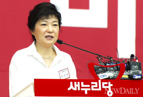 ▲ 새누리당 박근혜 대통령 후보는 5일 경제민주화 논쟁에 대해 