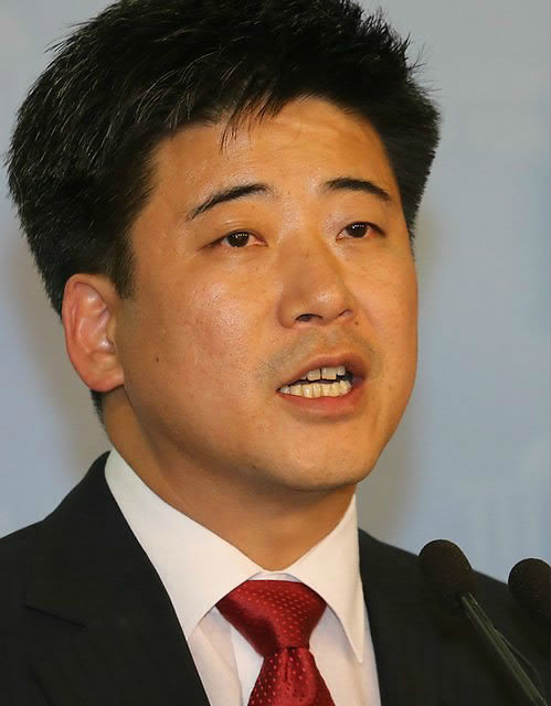 ▲ 새누리당 박근혜 대선후보 공보단의 정준길 공보위원이 6일 국회 정론관에서 기자회견을 하고 있다. ⓒ연합뉴스