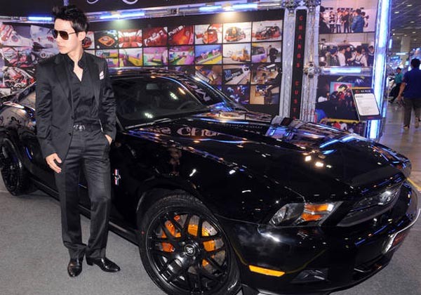 ▲ 2012 서울 오토살롱에 전시된 허경환의 애마 '머스탱' 쿠페