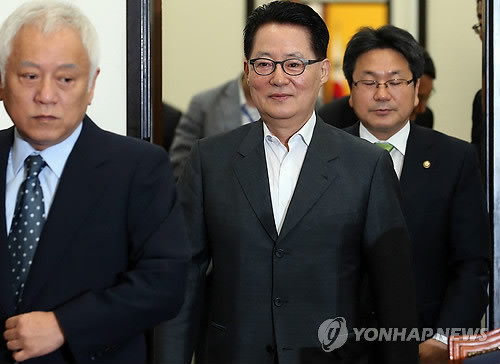 ▲ 민주통합당 김한길 최고위원과 박지원 원내대표 등이 10일 오전 국회 당대표실에서 열린 최고위원회의에 참석하고 있다.이해찬 대표는 이날 최고위원회의에 