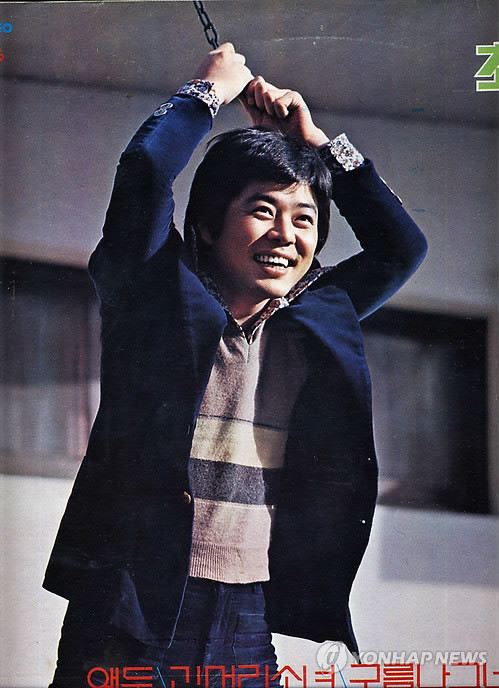 ▲ '오동잎'을 부른 가수 최헌 씨가 10일 오전 2시15분 식도암으로 별세했다. 향년 64세. 함경북도 성진 출신인 고인은 1970년대에 그룹사운드 '히식스(He6)' '최헌과 검은나비' '호랑나비' 등을 결성해 보컬과 기타리스트로 활동하며 '오동잎' '당신은 몰라' 등의 대표곡을 남겼다. 사진은 3집 음반에 실린 모습.  ⓒ 연합뉴스