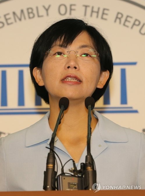 ▲ 통합진보당 이정희 전 공동대표가 지난 3일 오전 국회 정론관에서 지난 4·11 총선 비례대표 부정선거 논란으로 발생한 폭력사태에 대해 사과하는 기자회견을 하고 있다. 2012.9.3 그는 이날 