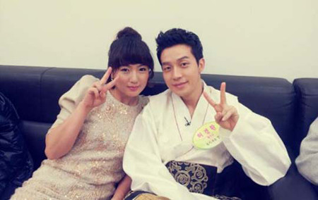 ▲ 개그맨 허경환(오른쪽)과 여동생의 모습. ⓒ 자료사진