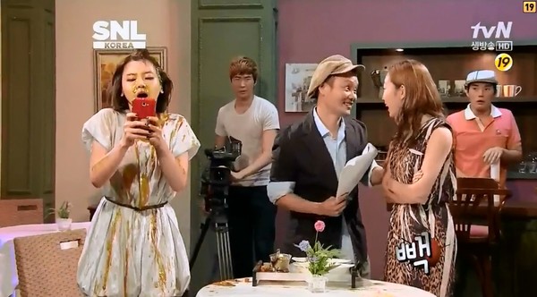 ▲ 디씨갤 유저가 캡처한 SNL 코리아 방송화면. 좌측이 성우 서유리