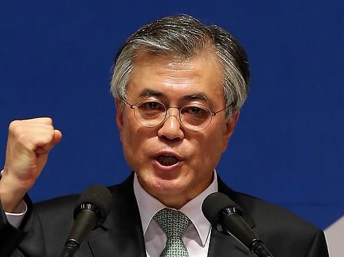 ▲ 민주통합당 문재인 대선후보가 16일 오후 고양 실내체육관에서 열린 서울 지역 경선에서 결선투표 없이 대선후보를 확정지은 뒤 수락연설을 하고 있다. ⓒ 연합뉴스