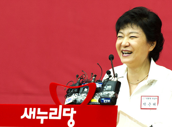 ▲ 새누리당 박근혜 대통령 후보가 추석연휴를 앞두고 '특단의 카드'를 내놓기 위해 골몰하고 있다. ⓒ 뉴데일리