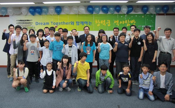 ▲ ⓒ세번째 줄 가운데 현대차 김충호 사장.