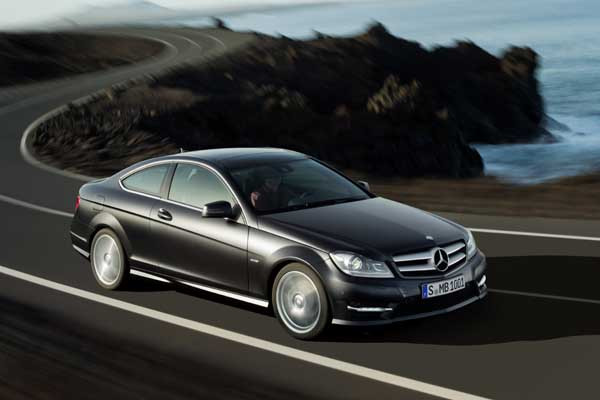 ▲ 벤츠가 젊은 층과 여성을 위해 내놨다는 C220CDI 쿠페. 실제 모습이 더 낫다.