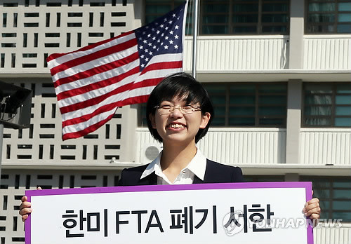 ▲ 통합진보당 이정희 전 대표가 25일 서울 광화문 광장에서 대선출마 선언을 하고 있다. ⓒ연합뉴스