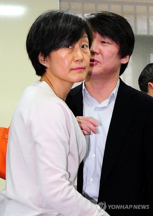▲ 안철수 후보와 안 후보의 부인 김미경 교수 ⓒ 연합뉴스(자료사진)