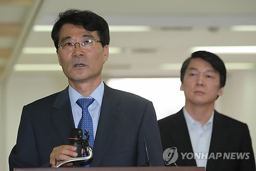 ▲ 장하성 고려대 교수가 27일 오후 서울 종로구 공평빌딩에서 가진 안철수 캠프 합류를 발표하고 있다. ⓒ 연합뉴스