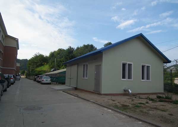 ▲ 신병교육대에 있는 세탁실. 훈련병들을 위한 대형 세탁기가 설치돼 있다.