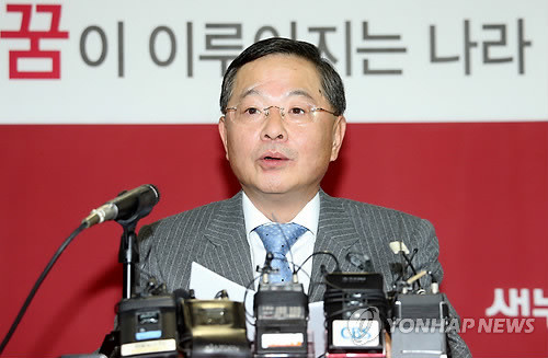 ▲ 새누리당 정치쇄신특위 안대희 위원장이 8일 여의도 당사에서 기자회견을 통해 