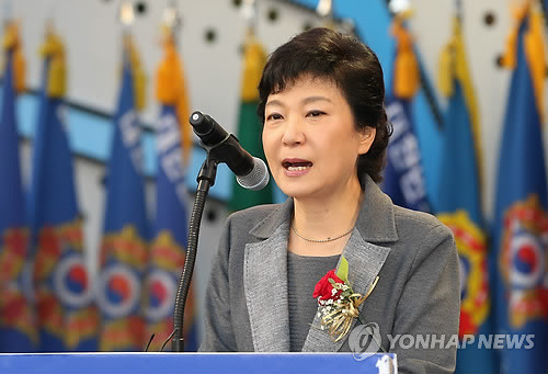 ▲ 새누리당 박근혜 대선 후보가 8일 오후 서울광장에서 열린 향군 창설 60주년 기념행사에 참석해 축사를 하고 있다. ⓒ 연합뉴스