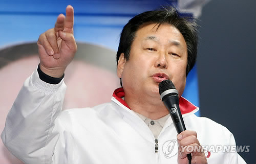 ▲ 새누리당 김무성 전 원내대표가 지난 4ㆍ11총선을 앞두고 제주시갑 선거구에서 현경대 후보 지원 유세에 나서고 있다. ⓒ 연합뉴스