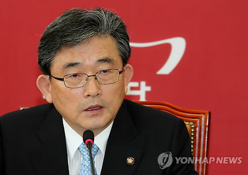 ▲ 새누리당 이한구 원내대표가 10일 국회 원내대표실에서 기자회견을 통해 고(故) 노무현 전 대통령과 김정일 북한 국방위원장의 2007년 남북정상회담 당시 비공개 대화록 존재 논란과 관련, 국회 국정조사 실시를 거듭 촉구하고 있다.ⓒ 연합뉴스