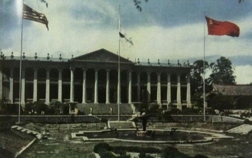 ▲ 미-소 공동위원회가 열린 덕수궁 석조전, 미국기와 소련기가 펄럭인다.(1946)