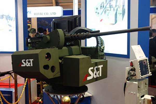 ▲ '방산전문 대기업' S&T중공업이 선보인 무인통제감시무기'. S&T중공업은 K2 변속기 관련 프로그램을 무단으로 바꿨다고 한다.