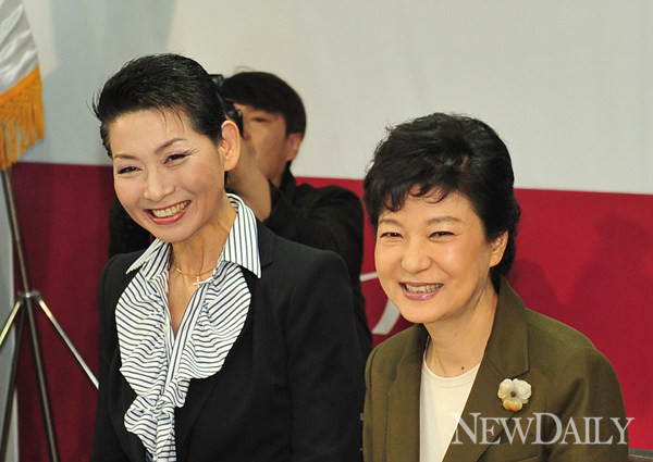 ▲ 새누리당 공동 선대위원장인 김성주 성주그룹 회장이은12일 