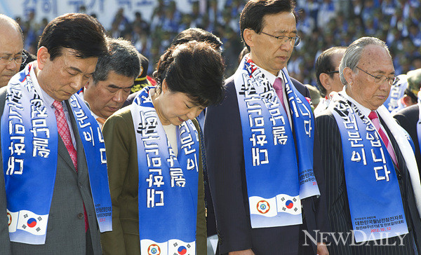 ▲ 새누리당 박근혜 대통령 후보는 12일 올림픽공원에서 열린 월남전 참전 제 48주년 기념식에 참석했다. ⓒ 양호상 기자