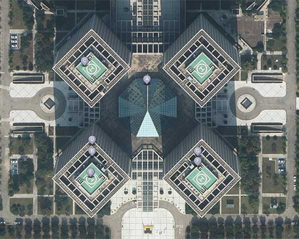구글어스로 본 대전정부청사의 위성사진. 중앙의 광장이 마치 '엄브렐라' 로고처럼 보인다.