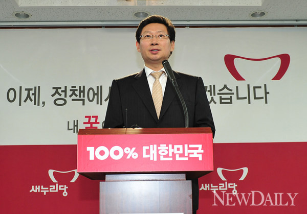 ▲ 새누리당은 14일 민주통합당 문재인 대선후보가 무소속 안철수 대선후보에게 정치혁신위 공동 구성을 제안한데 대해 