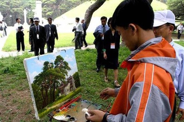▲ 그림대회서 그림그리는 북한 학생.(기사내용과 직접관련없음)