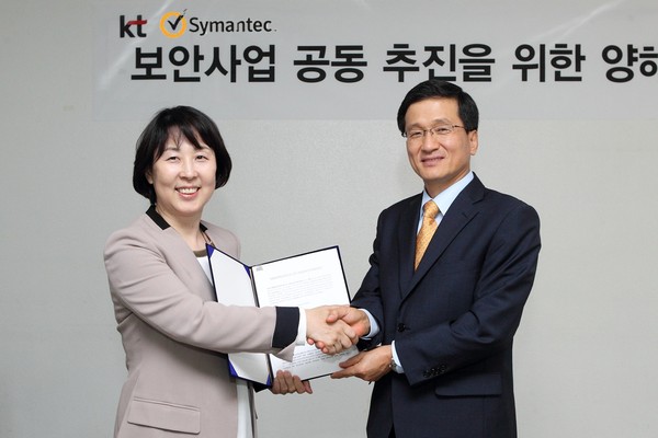 ▲ ⓒ왼쪽부터 KT 시스템사업본부 임수경 본부장, 시만텍코리아 정경원 대표이사.