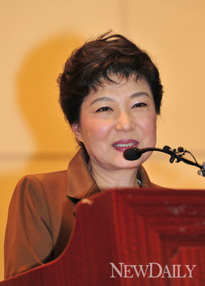 ▲ 새누리당 박근헤 대통령 후보는 17일 제주 신공항 건설 요구에 대해 "반드시 하겠다"고 했다. ⓒ 정상윤 기자