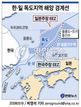 ▲ 노무현 대통령과 북한 김정일이 지난 2007년 10월 평양 4.25 문화회관 광장에서 열린 공식환영식에서 만나 악수를 하고 있다. ⓒ연합뉴스