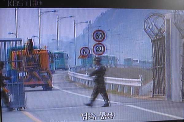 ▲ 과거 방송에 나온 동해 CIQ 지역의 모습. 금강산 육로관광을 위해 만든 곳이다.[사진:KBS 캡쳐]