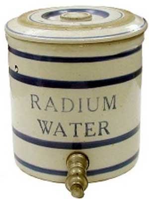 ▲ 20세기 초반 실제 판매됐던 라돈음료. 건강에 좋고 회춘효과가 있다고 홍보했다.