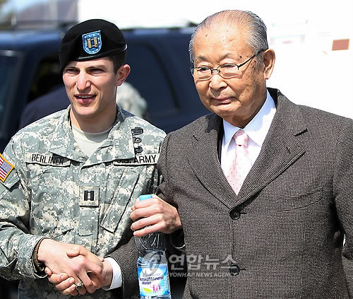 ▲ 한미 연합 화력 훈련 참관한 백선엽 장군 ⓒ연합뉴스