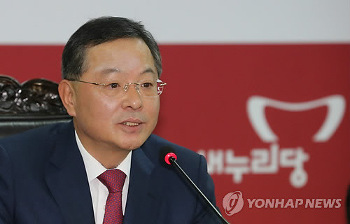 ▲ 새누리당 안대희 정치쇄신특위위원장은 29일 무소속 안철수 대통령 후보의 정치쇄신안 중 국회의원 정원 축소와 관련해 "부적절하다"는 입장을 밝혔다. ⓒ 연합뉴스