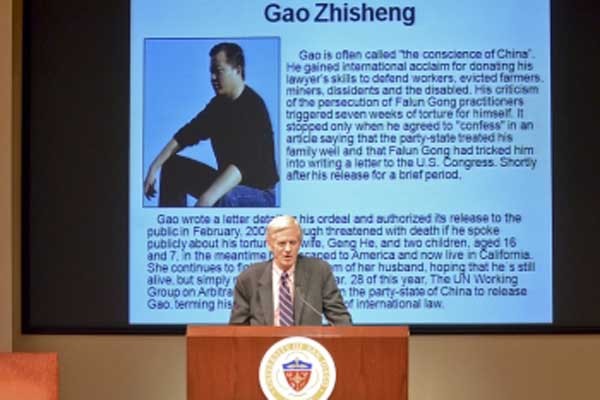 ▲ 중국 공산당 정부의 조직적인 '장기적출 및 매매 실태'를 세계에 고발하고 있는 데이비드 킬고어 前캐나다 국무장관.[사진: 대기원시보]