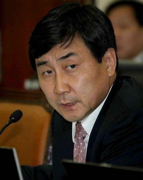 ▲ 새누리당 박근혜 대통령 후보를 향해 '그 년'이라고 해 파문을 일으킨 민주통합당 이종걸 의원에 대한 국회의 징계 논의가 무산됐다. ⓒ 연합뉴스