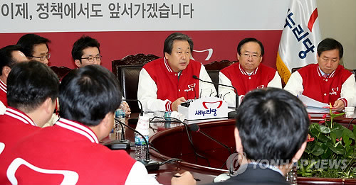 ▲ 새누리당 김무성 총괄선대본부장이 2일 여의도 당사에서 열린 중앙선대위회의에서 여성지도자론을 강조하고 있다. ⓒ 연합뉴스