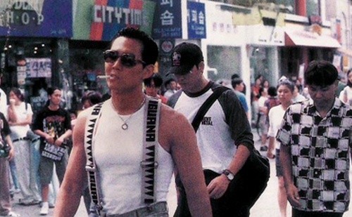 ▲ 영화 '태양은 없다'의 한 장면. 오른쪽 체크 셔츠를 입은 김태환. 왼쪽부터 이정재와 정우성.