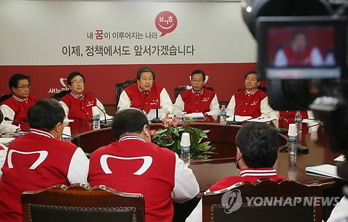 ▲ 새누리당 김무성 총괄선대본부장이 6일 오전 여의도 당사에서 열린 중앙선거대책본부 회의에서 민주통합당 문재인, 무소속 안철수 대선후보의 단일화 논의를 비판하고 있다. ⓒ연합뉴스