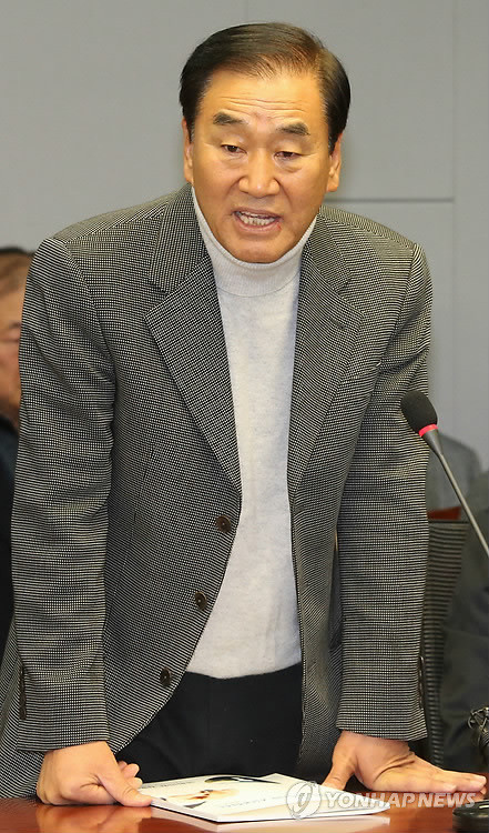 ▲ 새누리당 이재오 의원이 8일 국회에서 `분권형 개헌과 시대정신' 주제로 열린 토론회에서 제왕적 대통령제의 문제점과 분권형 개헌의 중요성에 대해 발언하고 있다. ⓒ 연합뉴스