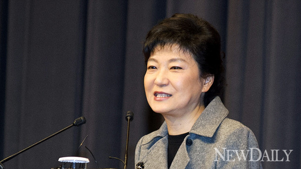 ▲ 새누리당 박근혜 대통령 후보는 13일 민주통합당 문재인 후보와 무소속 안철수 후보의 단일화를 두고 