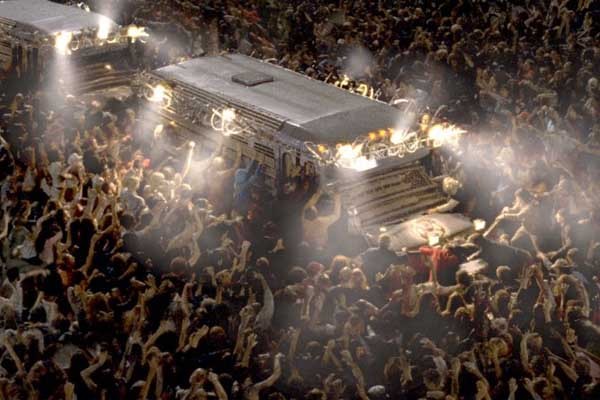 ▲ 좀비영화의 한 장면. 좀비 바이러스는 강대국이 개발한 생물학 무기라고 한다. 물론 허구다.