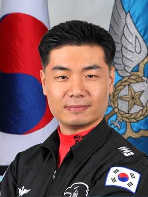 ▲ 순직한 故김완희 대위(공사 51기, 공군특수비행팀 소속)