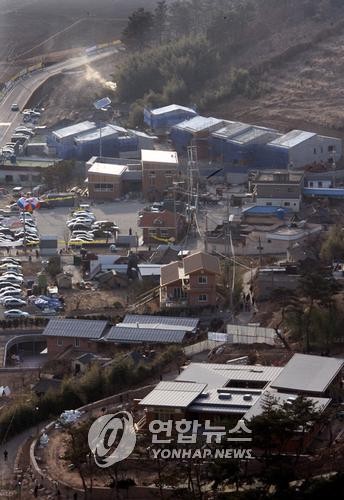 ▲ 노무현 전 대통령의 봉화마을 전경. 봉화마을 역시 건립 과정에서 경호동의 예산이 사저 건축에 쓰인 정황이 드러나 있으며 특히 주변 환경 조성에 수백억원이 쓰이면서 '아방궁' 논란을 낳았다. ⓒ 연합뉴스