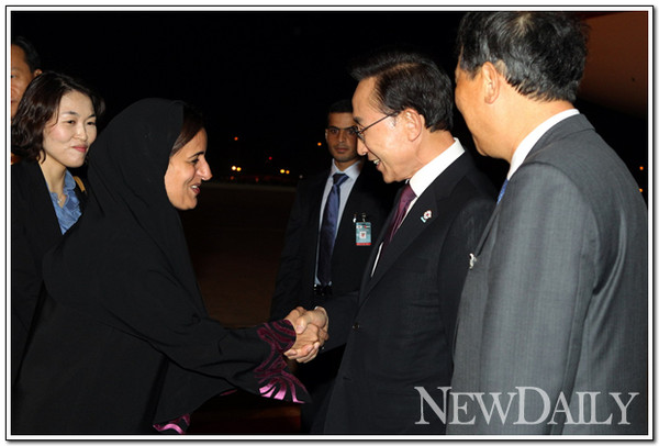 ▲ 아부다비 공항에 도착한 이명박 대통령. ⓒ 뉴데일리