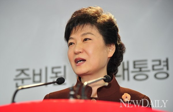 ▲ 새누리당 박근혜 대통령 후보가 23일 대구를 방문한 자리에서 비례대표 사퇴의사를 밝힐 것으로 알려졌다. ⓒ 정상윤 기자