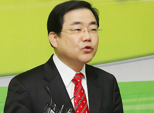 ▲ 12월 대선과 함께 치러지는 경남도지사 보궐선거에 나선 민주당 공민배 후보 측이 24일 오전 창원시 민주통합당 경남도당에서 회견을 열고 야권 단일화 결렬을 선언하고 있다. ⓒ연합뉴스